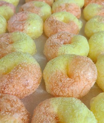 	Peach Mammoth Donuts